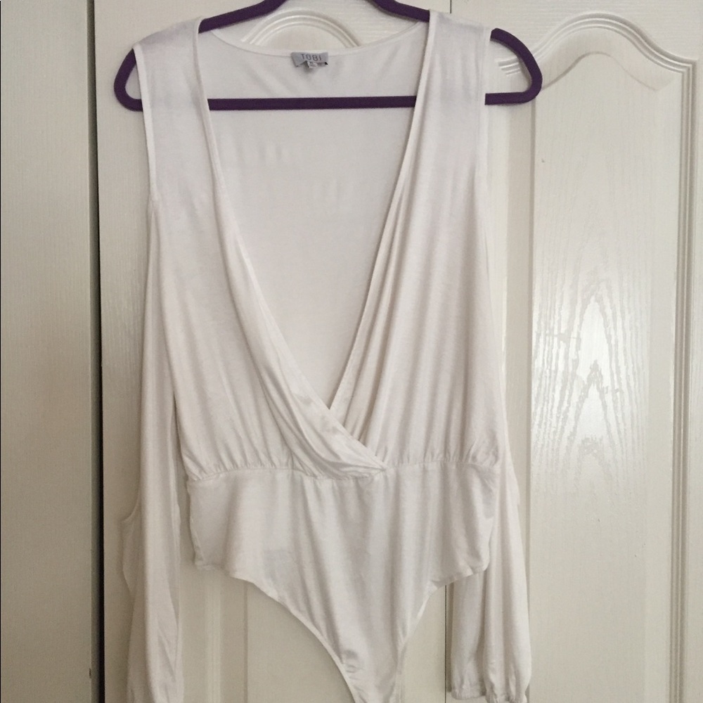 Tobi white low cut bodysuit